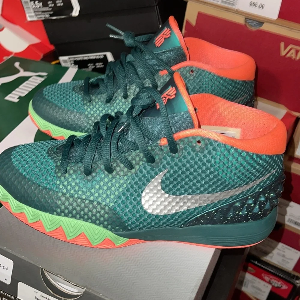 Gradeschool Nike Kyrie 1 Size 5y - Picture 4 of 4